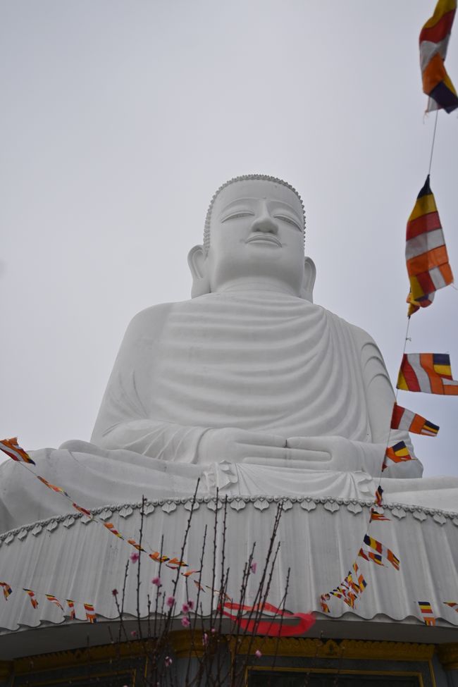Huge statue of the enlightened Buddha