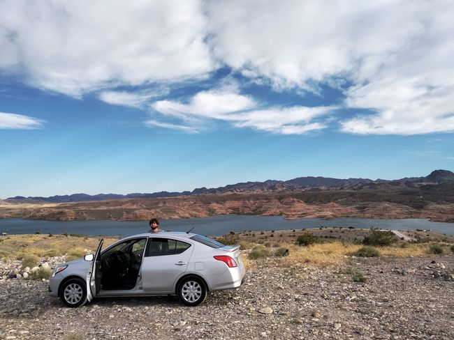 Nissan Versa am Lake Mead