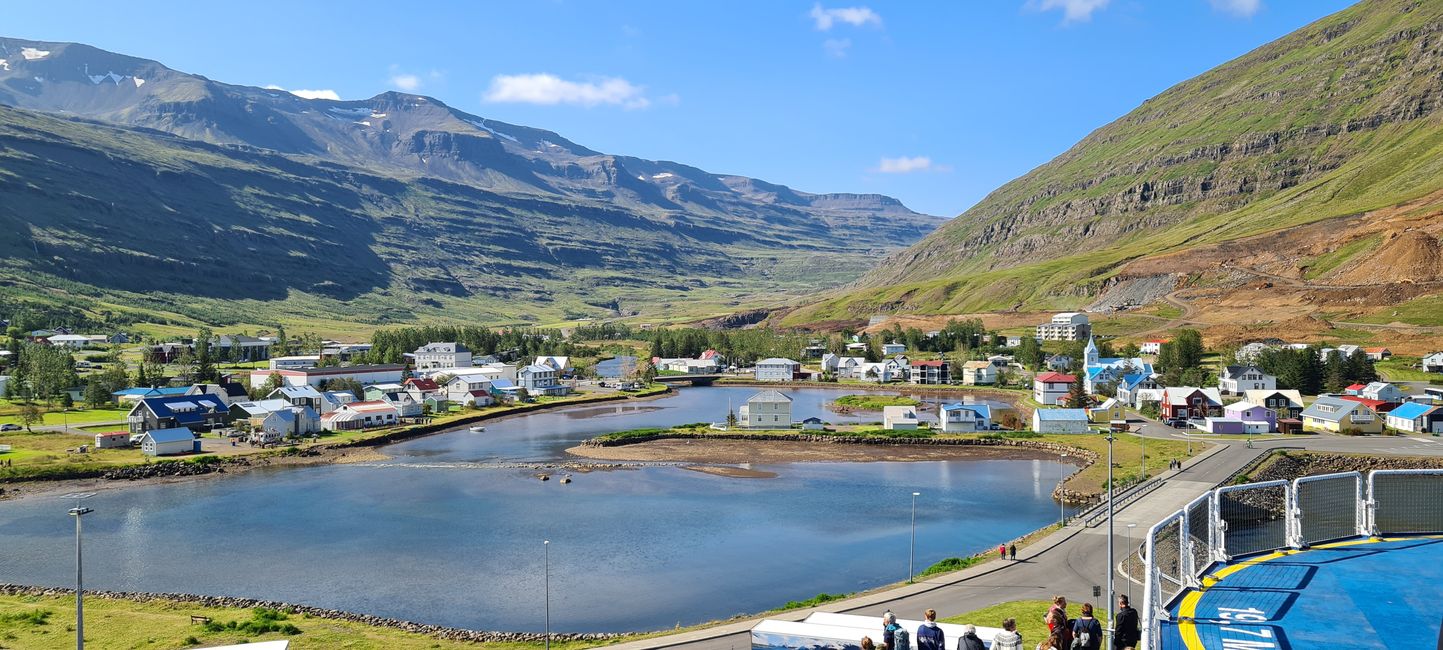 Wir verlassen Seyðisfjörður. 