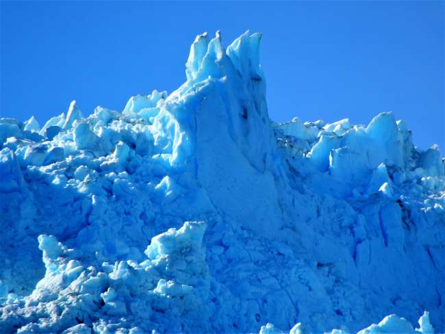 Eisberge thronen auf den Gltschergipfeln