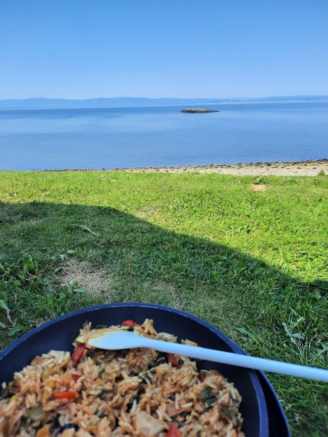 Eating by the fjord