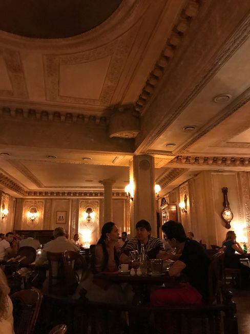 Der letzte Abend in Moskau, Puschkin Café 