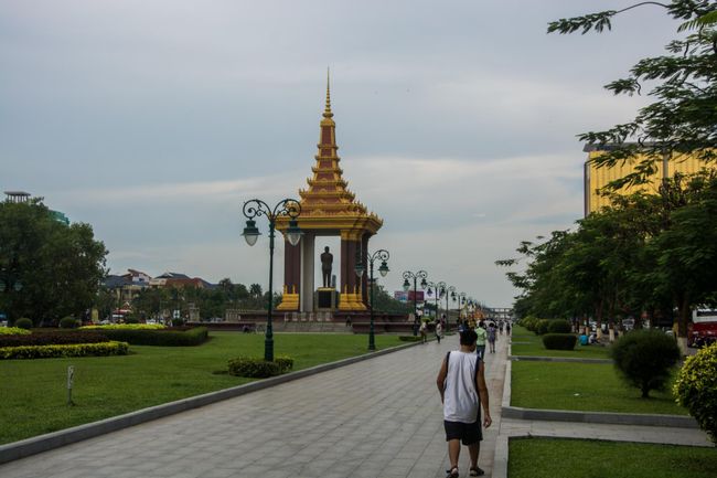 Evening of Day 57: first walk in Phnom Penh