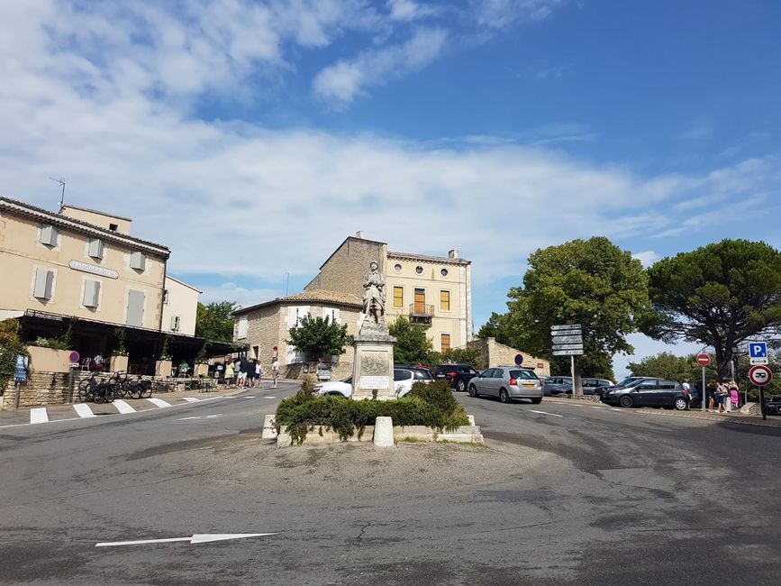 Arles, Fontvieille, Gordes & Les Baux-de-Provence
