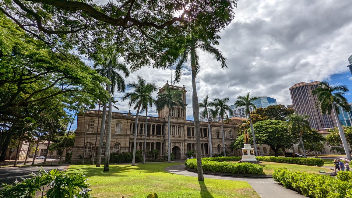 Aliiolani Hale Palast und Kamehameha I. Statue 