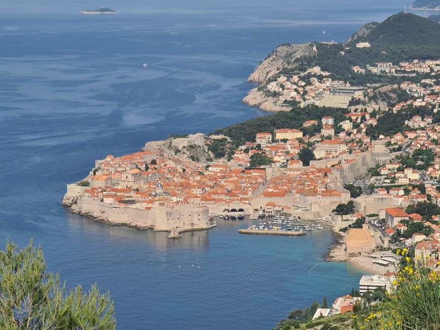 Dubrovnik von oben auf dem Weg von unserem wilden Stallplatz in den Bergen zur Stadt 