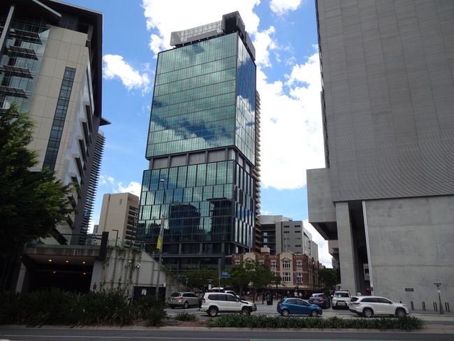 Brisbane – Architectural monstrosities: new skyscrapers next to a commercial office building erected in 1901