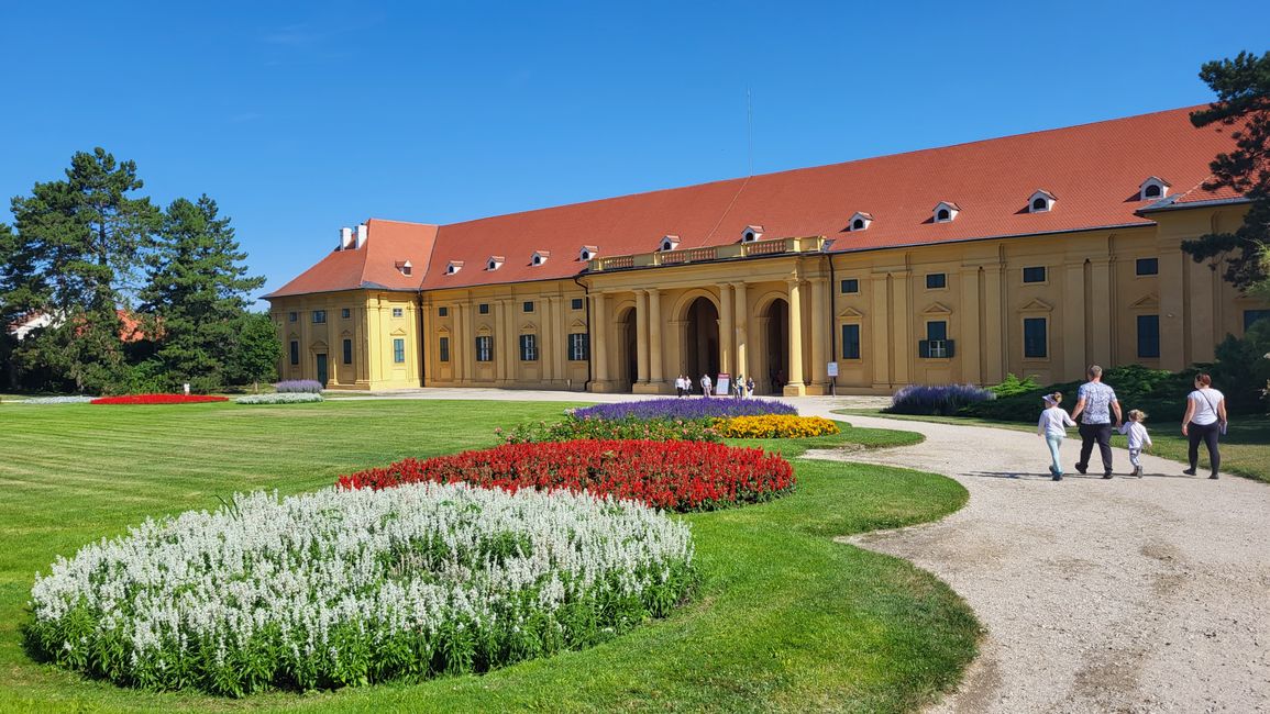 Schloss Lednice na ɔkyerɛwee