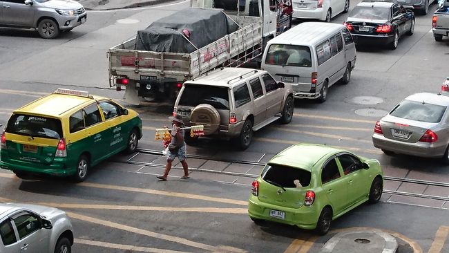 Street vendors in traffic
