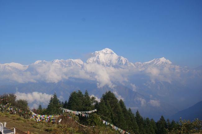 Annapurna Sud (semble être le plus grand, à côté le 8000 mètres)