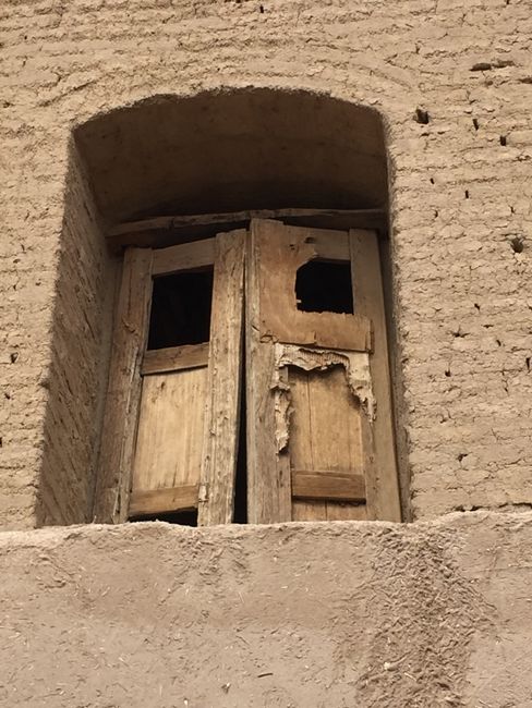 Kharanaq - a city crumbling to dust