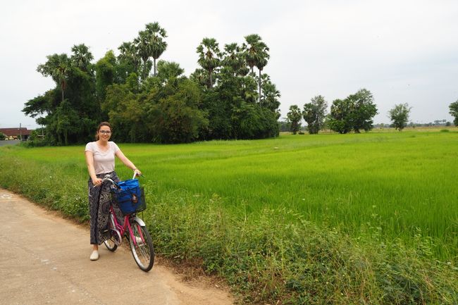 Drahteselfahrt (Fahrrad kann man das nicht nennen) mit Anna durch ein uriges Dorf, in das sich sonst keine Touristen verirren und man lächelnd begrüßt und freundlich bestaunt wird. 