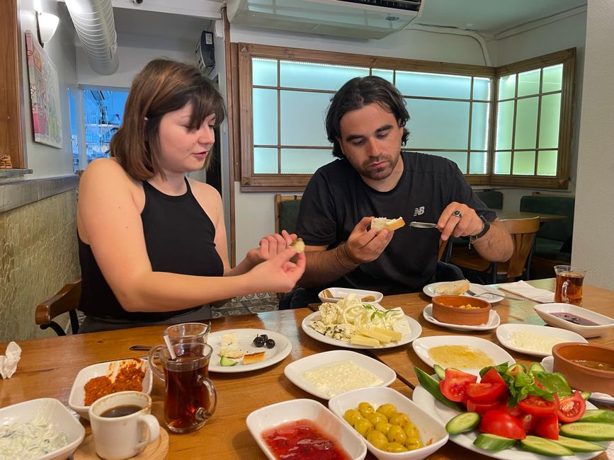 Typisch Türkisches Frühstück mit Marie und Francis
