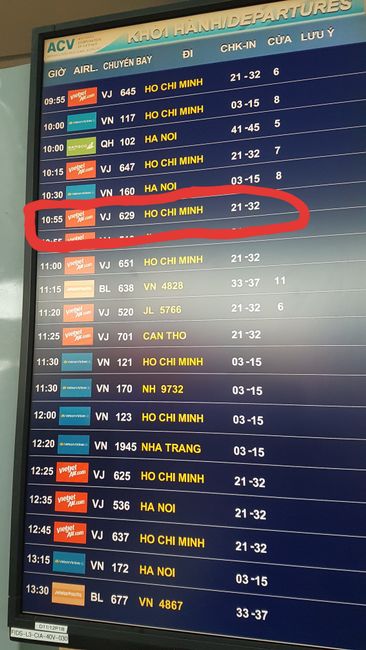 This was supposed to be my flight. Suddenly, it disappeared from the board and there was a different flight code at the gate. It was 10 minutes before departure, what's going on? I ran over and asked. Ultimately, one hour delay, oh man. 