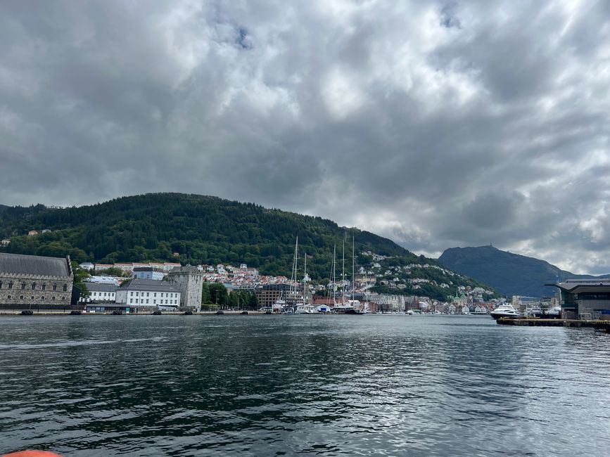 Idyllic Bergen 🏘️💛