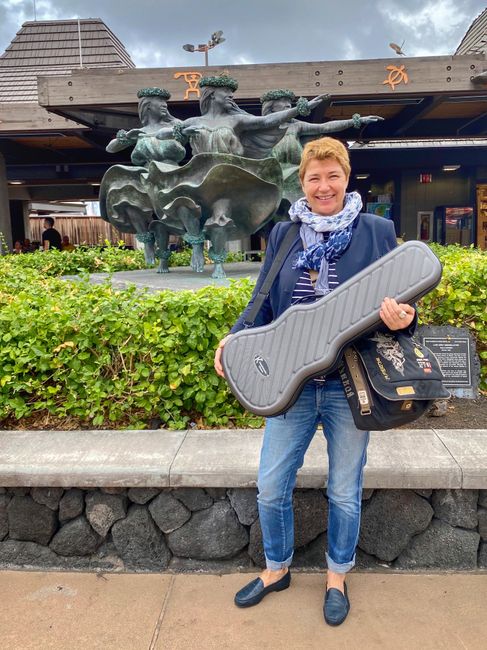 Brigitte with ukulele in front of the Hula girls at Kona International Airport
