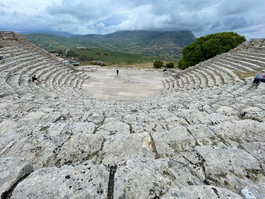 Amphitheater for 4,000 spectators