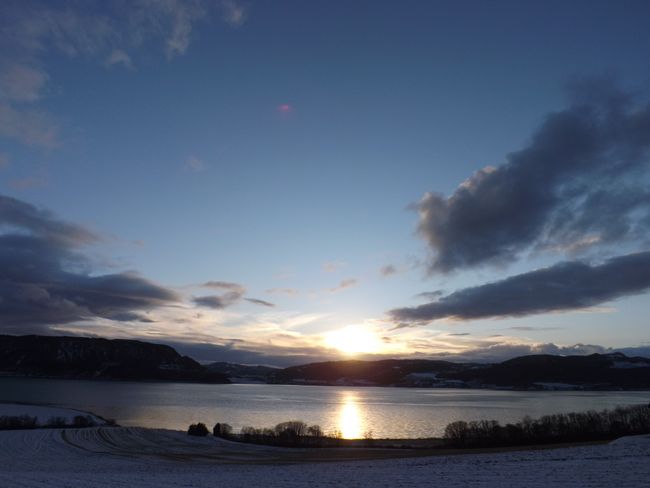 Favorite cloud/sun picture! above the fjord <3