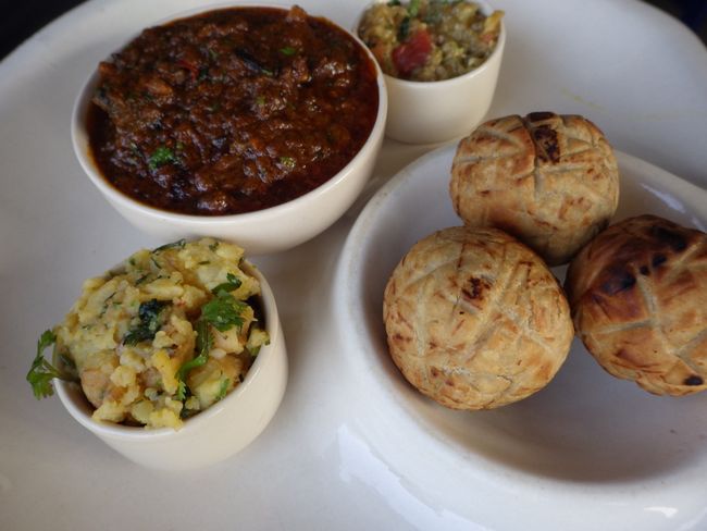 Bihari Food: one of these balls (Litti) and you are full for the rest of the day