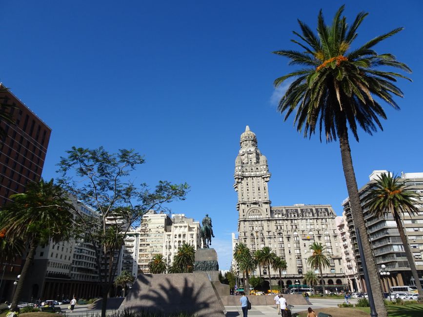 Montevideo, Plaza de la Independencia mit dem Palacio Salvo 