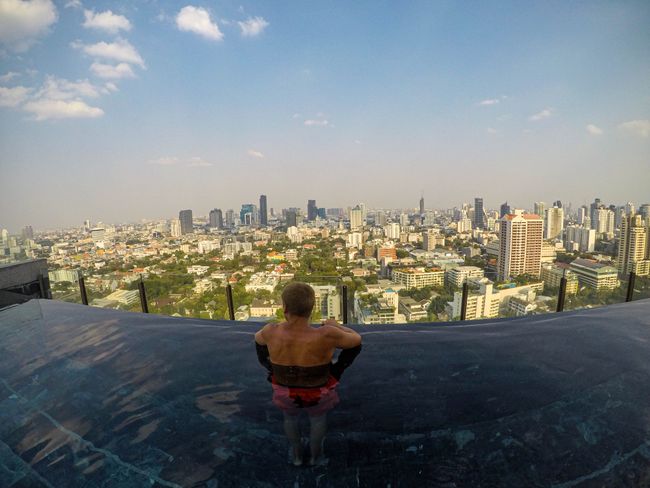 Tag 181 - High above the roofs of Bangkok's @ 137 Pillars Suites & Residences