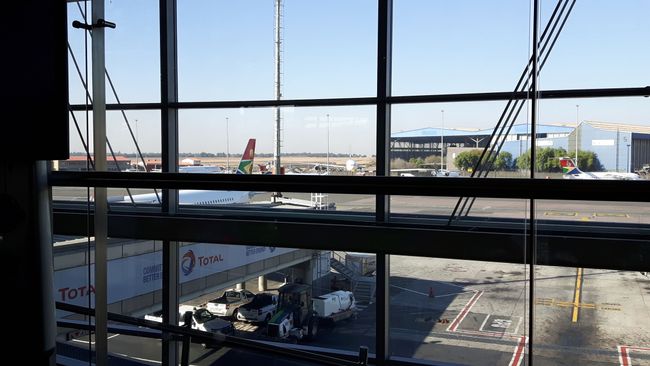Flughafen Johannesburg - warten auf den nächsten Flug