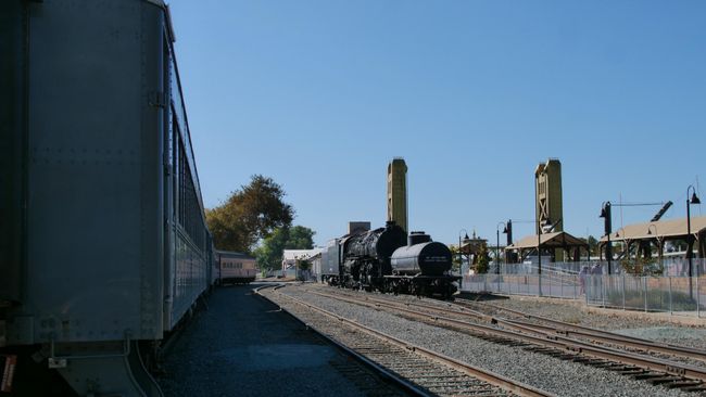 am alten Bahnhof, die Towerbridge im Hintergrund