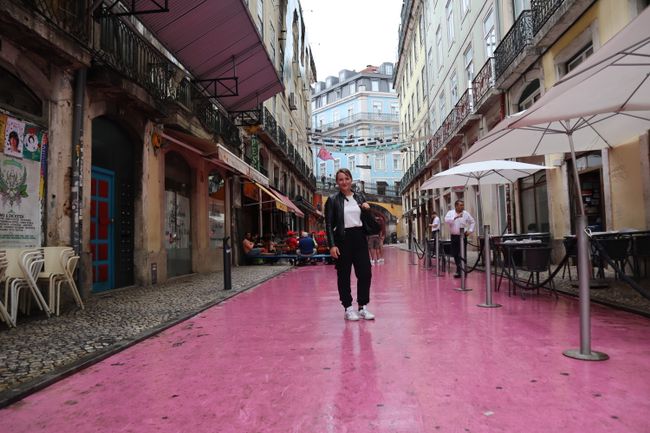 The famous Pink Street: Rua Nova do Carvalho