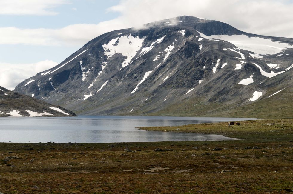 Bessvatnet (the lake) and Besshøe (the mountain)
