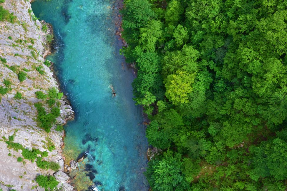 #138 The eyes of the mountains and the winter wonderland of Montenegro