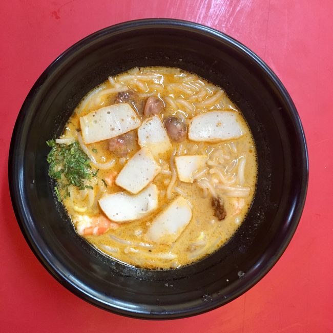 Laksa (Curry-Nudelsuppe)