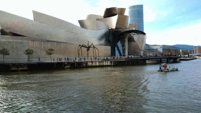 Guggenheimmuseum vom Boot aus