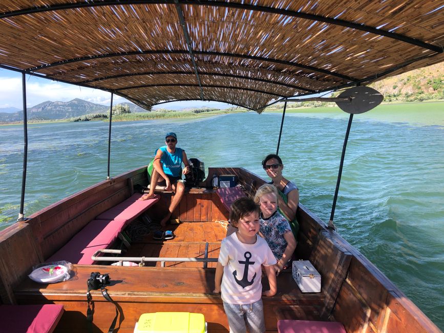 Shkoder-See mit dem Boot