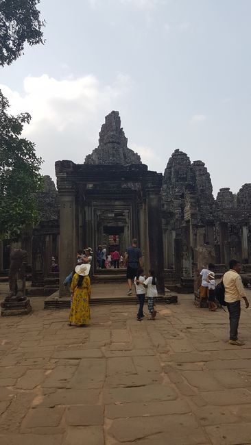 Und hier ist der Eingang zum Angkor Thom. 