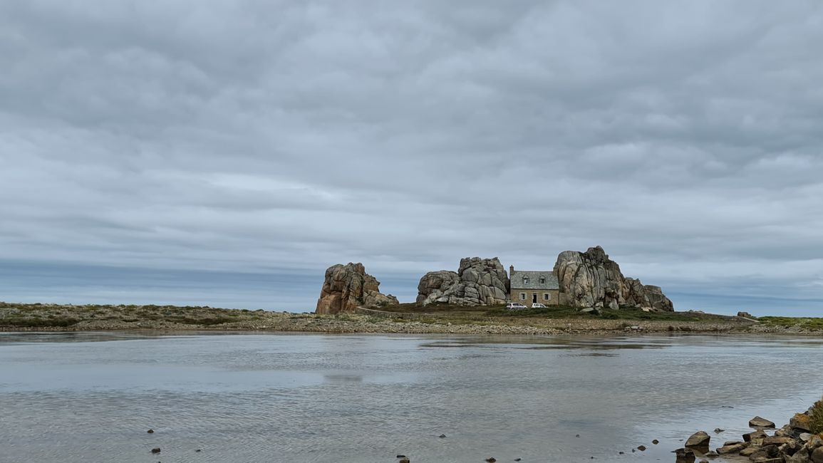 Côtes-d'Armor: The House Between Two Rocks