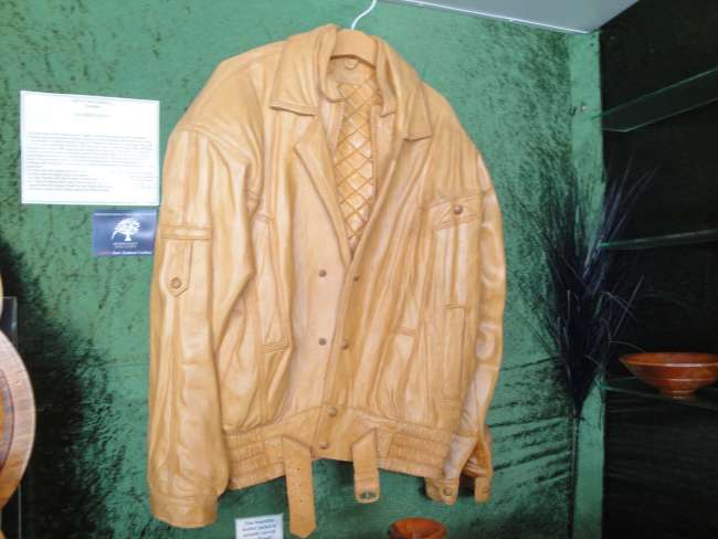Diese Jacke ist aus Holz