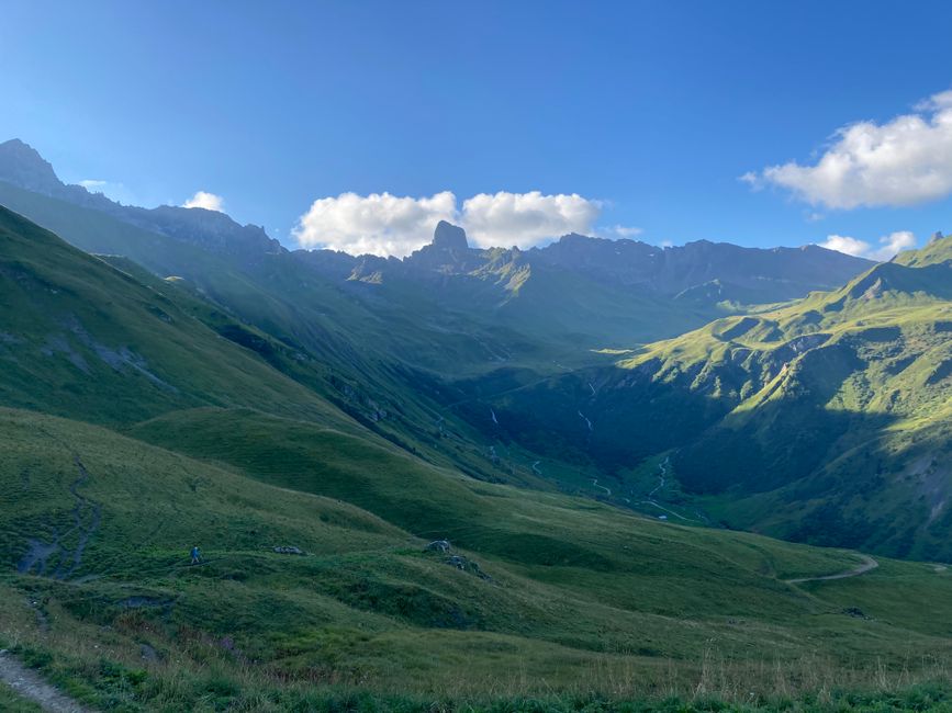 Morning hike southwards, view of the striking Pierra Menta and, to the left of it, our Col du Bresson