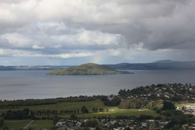kleiner Regenbogen überm Rotorua-Lake