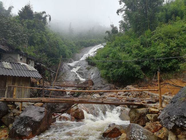 Wasserfall im Muong Hoa Valley 