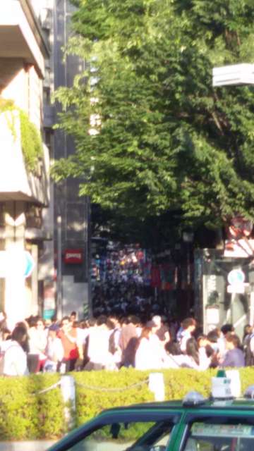 Crowds of people in Harajuku as far as the eye can see. And it wasn't even crowded today, it can get much busier