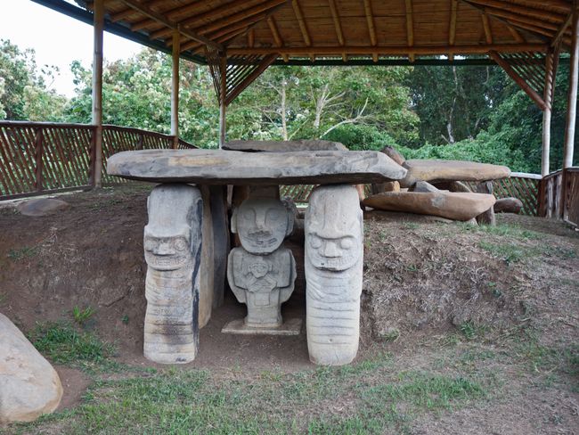 The two guardians here look like E.T.: The dolmen tomb behind it was covered by a large mound of earth.