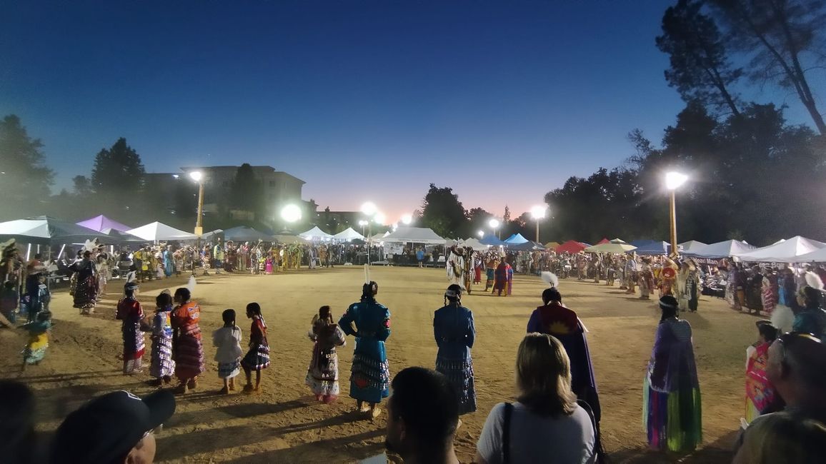 Grand Entry am Powwow in Anderson