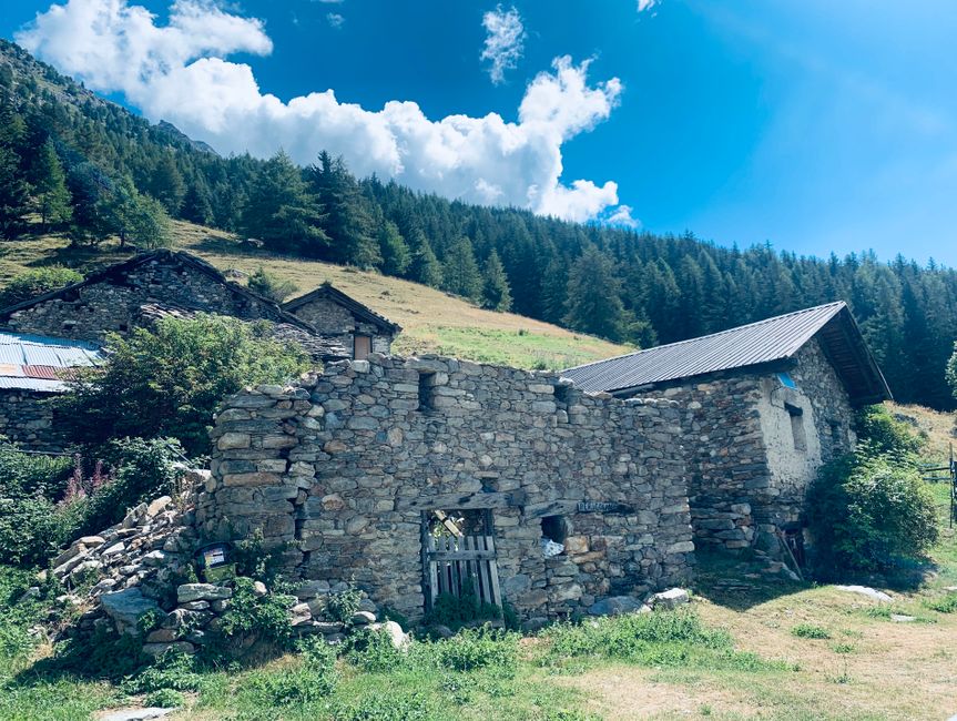 Kleiner Weiler oberhalb von Aosta