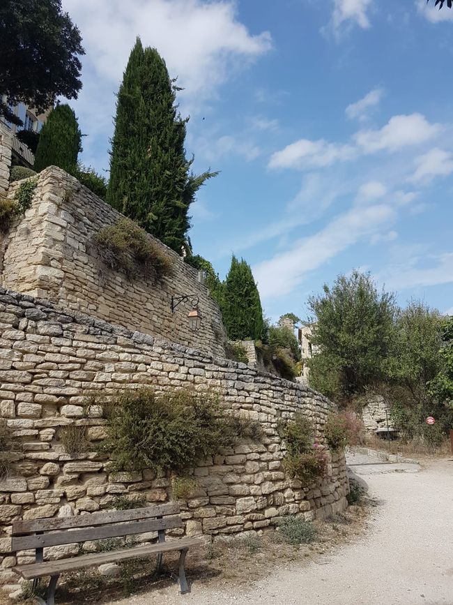 Arles, Fontvieille, Gordes & Les Baux-de-Provence