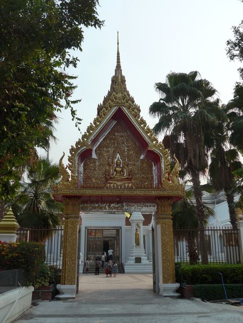 Affentempel Lopburi und Wat Chantharam (Thailand Teil 7)