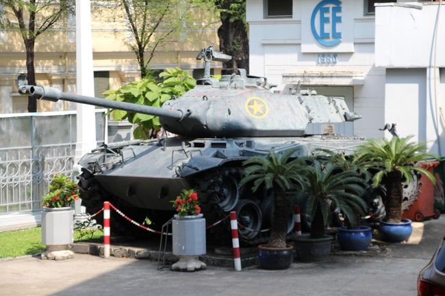 Ein Panzer vor dem History Museum