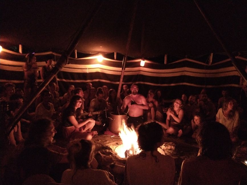 Modern Hippies: Ologbo ati Maalu Festival: Hohenmölsen