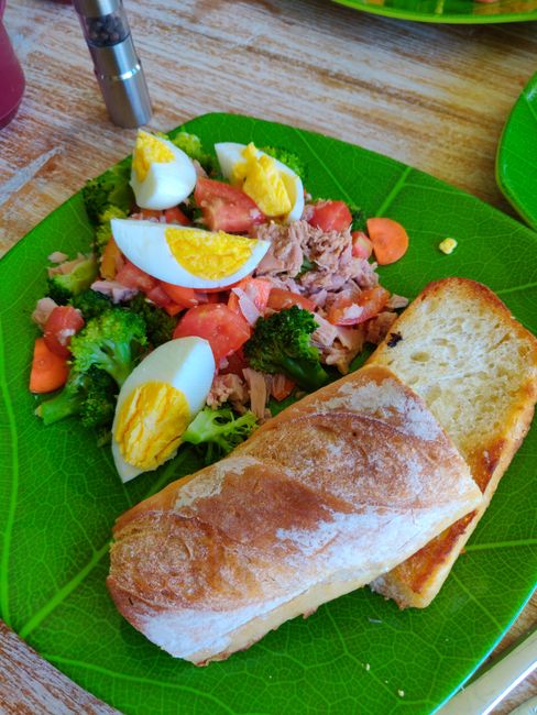 Mixed Salad with Garlic Baguette