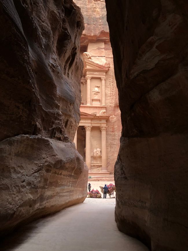 Der erste Blick auf die Schatzkammer, das wohl bekannteste Wahrzeichen der Ruinenstadt Petra