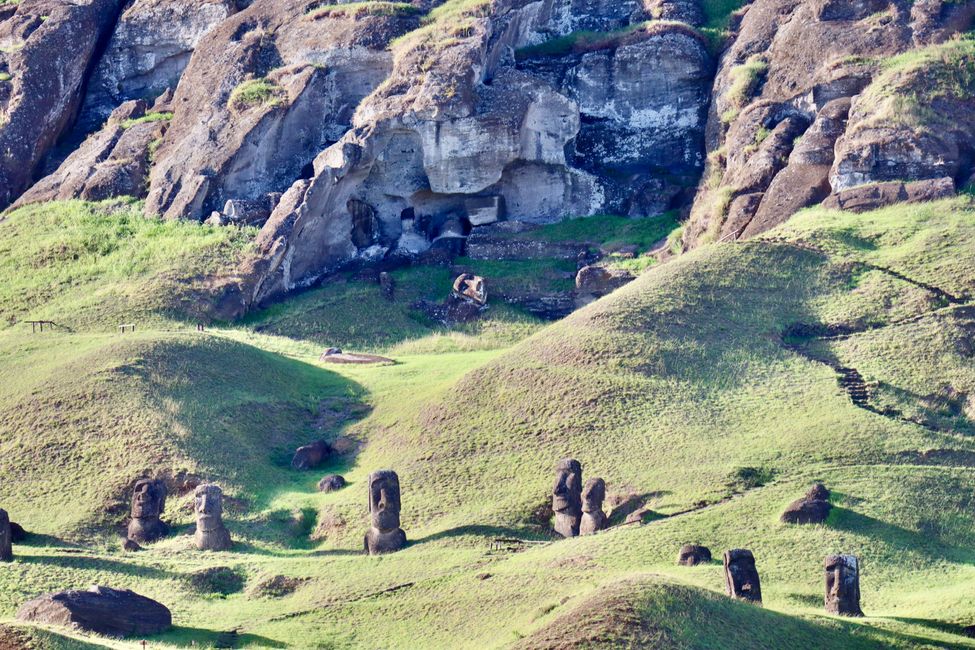 Von umwerfenden Landschaften und umgeworfenen Steinköpfen 
Punta Arenas-Puerto Montt-Pucón-Osterinsel-Santiago-Valparaíso